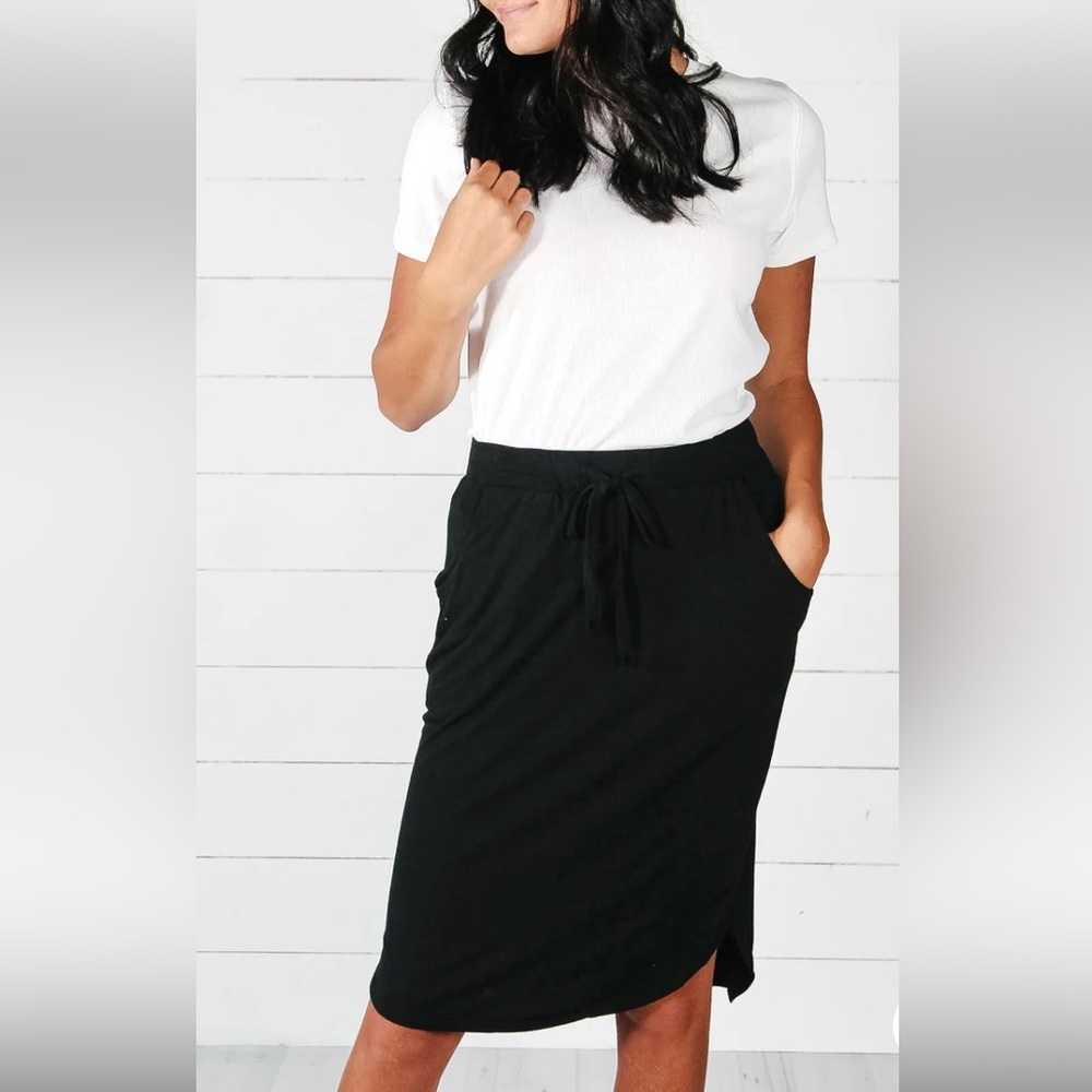 22 The Self Tie Tulip Hem Skirt With side Pockets